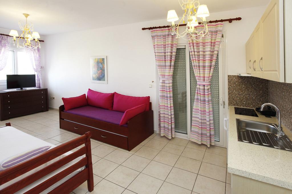 Nereids Apartments&Studios Chrysi Ammoudia Buitenkant foto
