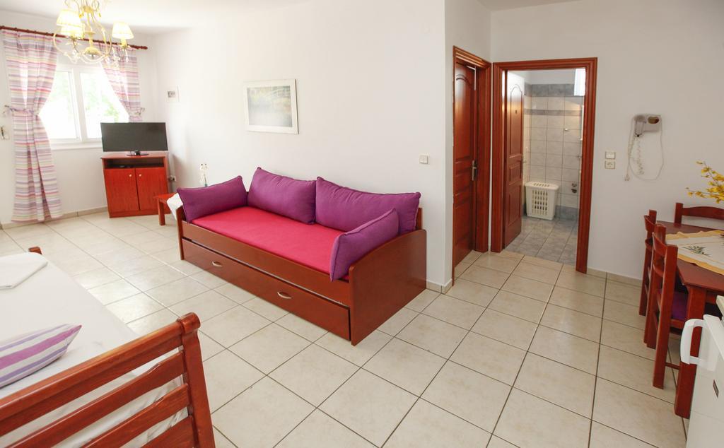 Nereids Apartments&Studios Chrysi Ammoudia Buitenkant foto